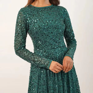 Robe de soirée/robe de bal élégante en mousseline de soie verte, coupe A, taille naturelle, longueur au sol, avec des perles et des paillettes, manches longues, pour les fêtes et les cocktails - Product Image 1