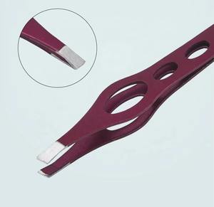 Pinzas de Cejas Inclinadas de Acero Inoxidable de Alta Calidad - Duraderas y Personalizables para un Fácil Cuidado de las Cejas - Product Image 5