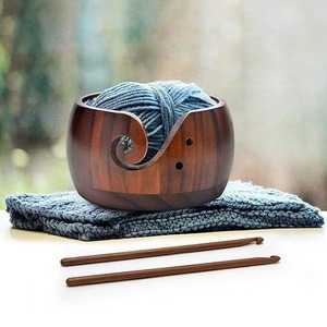 Cuenco de hilo de madera hecho a mano-Madera de haya natural con corte de remolino suave para tejer sin enredos - Product Image 1