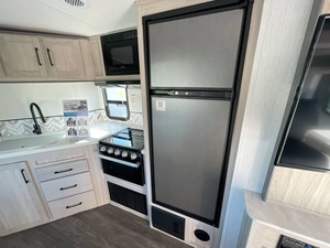 Cruiser R-v T-w-i-l-i-g-h-t S-i-g-n-a-t-u-r-e 2620 Usado del 2022 - Product Image 3