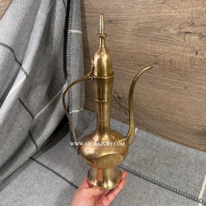Dallah arabe en métal artisanal de taille moyenne, best-seller, poli or, ustensiles de cuisine, théière et cafetière, accessoires pour expresso en provenance d'Inde - Product Image 2