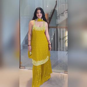 Salwar kameez en georgette de designer avec un haut et un pantalon plazzo ornés de broderies lourdes et un dupatta assorti pour les sorties décontractées, coupe moderne - Product Image 3