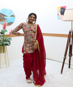 Vêtements brodés en dentelle écologique de luxe avec strass et design cousu élégant pour les dames à la mode modernes - Product Image 3