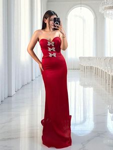 Elegante Vestido de Noche Sirena sin Tirantes con Detalle de Mariposa, Vestido Largo de Lujo - Product Image 2