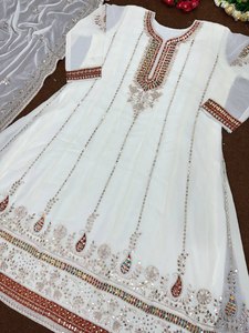 Robe de créateur traditionnelle en fausse georgette Dupatta élégante robe longue brodée pour les mariages occasions de fête nouvelle fête - Product Image 4