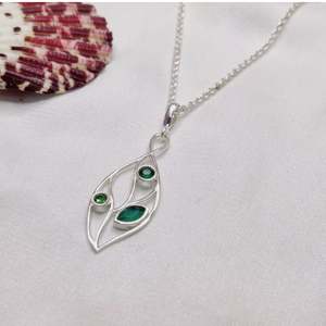 Pendentif fin en argent sterling 925 avec feuille pendentif pour elle avec émeraude et pierre précieuse CZ - Product Image 2