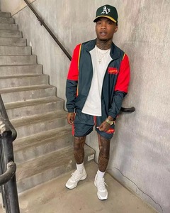 ชุดวอร์มกันลมสองชิ้นผ้าไนลอนโพลีเอสเตอร์ชุดวอร์มสำหรับผู้ชายชุดวอร์มแบบกำหนดเอง - Product Image 4