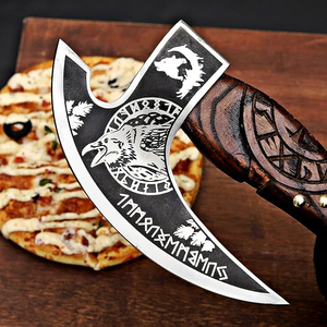 Hacha de pizza de acero de alto carbono personalizada hecha a mano con funda de cuero fino cortador de pizza de estilo medieval mango de madera - Product Image 3
