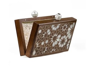 Sac à main de mariage islamique personnalisable avec incrustation de nacre et broderie indienne traditionnelle pour les mariées arabes - Product Image 4