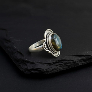 Bague classique en labradorite naturelle, forme ovale 10x14mm, argent sterling 925, pierre précieuse faite à la main, bijoux minimalistes, style bohème - Product Image 2