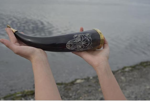 Corne à boire viking sculptée, nouvelle conception, avec logo, authentique, sans fuites, sans danger pour les aliments, par Tradebit - Product Image 5