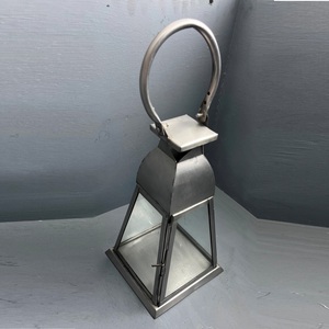 Lanterne décorative au design unique, lanterne tendance, finition argentée - Product Image 1
