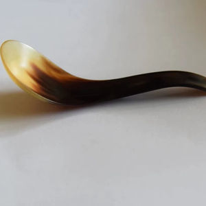 Cuchara de Cuerno Auténtica, Moderna, Hecha a Mano, Artesanía Natural, Impermeable, Duradera, Decoración Clásica para el Hogar, Obra de Arte Coleccionable, Regalo de Boda Único - Product Image 1