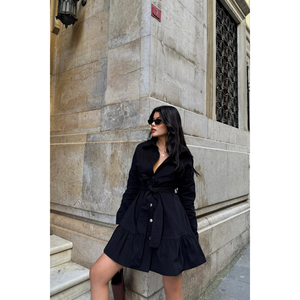 Robe courte en gabardine noire avec boutons sur le devant et ourlet à volants, style décontracté boutonné - Product Image 3