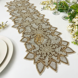 Camino de Mesa y Manteles Individuales Bordados a Mano con Diseño Floral Moderno y Cuentas, Colores Personalizados por el Fabricante - Product Image 6