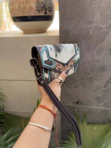 Luxe peau de vache fourrure cuir pochette usiné à la main sculpture bracelet portefeuille 2025 nouveau concepteur en gros mode embrayages femmes - Product Image 2