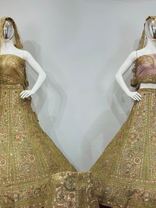 Lehenga Choli de Diseño Exclusivo para Novias, con Pedrería Jarkan y Bordados, Traje de Boda Indio-Pakistaní - Product Image 2