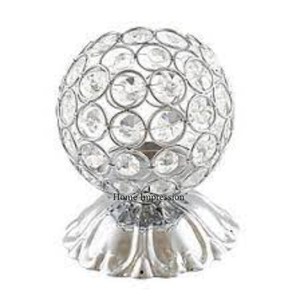Bougeoir perlé en cristal clair de forme ronde avec base en métal poli brillant argenté fournitures de foudre festives et de fête - Product Image 1