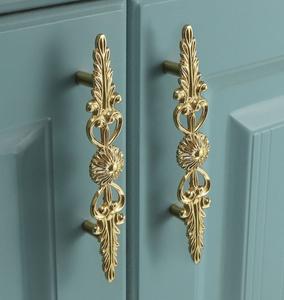 Poignées de meuble élégantes en laiton massif avec finition traditionnelle, tirettes de luxe pour intérieurs en bois - Product Image 3