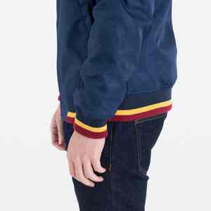 Chaqueta de bombardero de satén a prueba de viento de gimnasio para hombre, capucha reversible con cuello levantado, suave y cómoda para la temporada de invierno - Product Image 4