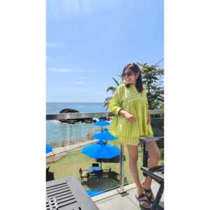 Conjunto de Dos Piezas Limoncello Summer, Top y Shorts Verde Neón, Largo hasta la Rodilla, 100% Algodón, Tela Oxford con Rayas, Diseñado para Comodidad y Estilo - Product Image 2