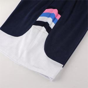 Combinaison de sport de basket-ball réversible personnalisée maillot à séchage rapide avec ensemble imprimé par sublimation respirante de style rétro - Product Image 3