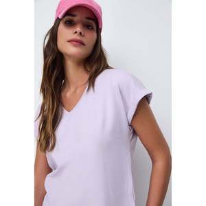 Camiseta Casual de Manga Corta con Cuello en V, 100% Algodón, Tela Suave con Detalle de Manga Doblada - Product Image 3