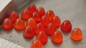 Vente en gros directe d'usine de cabochon de cornaline orange élégante pierre précieuse de quartz naturel pierres précieuses en vrac en forme de balle lisse - Product Image 6