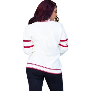 Cardigan en acrylique à manches longues de la sororité Delta Sigma Theta, blanc et rouge, avec écusson brodé, col en V, boutonné, tricoté, vêtement grec - Product Image 2