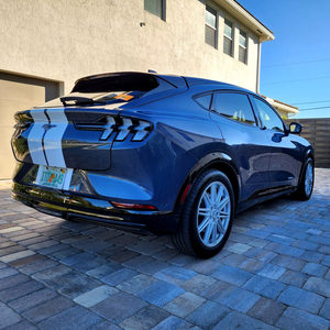 2021 pour Ford Mustang Mach-E Premium SUV voiture électrique 300 km gamme infinie bleu batterie au Lithium boîte de vitesses automatique gauche - Product Image 1