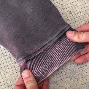 Sweat à capuche brodé personnalisable avec poches, effet vieilli et délavé, grammage lourd, vente en gros - Product Image 3