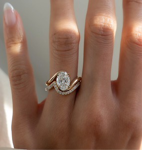 แหวนเพชรทรงรี 18K ทองคำแท้ ประดับเพชรแบบ Pave Setting ดีไซน์หรูหราสำหรับผู้หญิง - Product Image 2