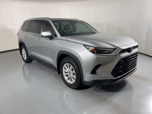 Usado 2024 Toyota Grand Highlander XLE FWD - Product Image 2