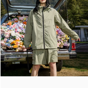 Ensemble décontracté à capuche pour femme, couleur unie, short en polyester, tenue respirante, coupe ample, vêtements d'été, longueur au-dessus du genou, sweat à capuche 2 pièces - Product Image 5