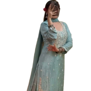 Conjunto de Salwar Kameez con Dupatta, de corte recto, con bordado multicolor y detalles de espejo, exquisitamente diseñado, para bodas. - Product Image 1