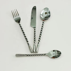 Ensemble de couverts à la mode en acier inoxydable avec poignée en cuivre élégant, parfait pour les couverts de restaurant et les mariages élégants - Product Image 5