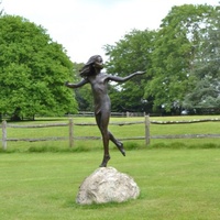 Escultura famosa de metal de tamaño real para mujer, escultura de bronce para chica bailarina
