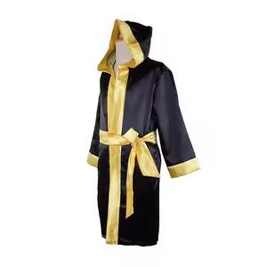 Robe de boxe en satin Robe à capuche noire et dorée avec logo de couleur personnalisée - Product Image 2