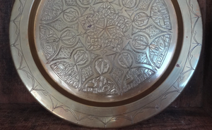 Plato de Presentación de Metal Martillado, Calidad Superior, Hecho a Mano, Plato Base Personalizado, Plato de Servir de Metal Elegante para Mesa - Product Image 6