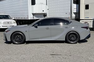 Lexus IS 500 Launch Edition ปี 2022 สภาพดีเยี่ยม เครื่องยนต์ V8 แบบดูดอากาศธรรมชาติ 472 แรงม้า รุ่น Launch Edition # 184 จาก 500 - Product Image 2