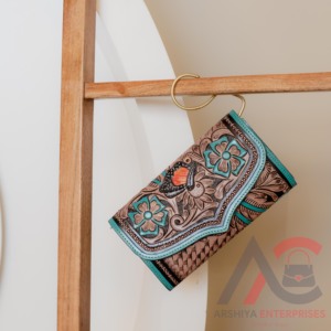 Portefeuille à rabat en cuir usiné à la main Boho floral turquoise de marque Pochette en cuir véritable personnalisée Portefeuilles pour cartes de crédit en cuir occidental - Product Image 1