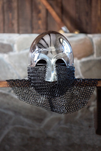 หมวกนักรบไวกิ้งคุณภาพดีที่สุด ทำด้วยมือ เหล็กกล้าคาร์บอนสูง รับผลิตตามแบบ (OEM) สายทองเหลือง ปรับแต่งสีได้ ด้ามจับสแตนเลส สำหรับใช้เอง - Product Image 5