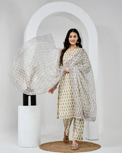 Ensemble de costume en coton pour femmes, écologique, décontracté, d'été, à imprimé floral, imprimé à la main, avec dupatta |   Vêtements ethniques élégants |   Approvisionnement en vrac - Product Image 1