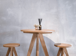 Table d'appoint ronde en bois de teck avec structure à trois pattes support de chevet design minimaliste hôtel restaurant café maison - Product Image 6