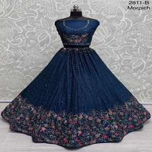 Haute qualité Chinnon Lehenga Choli Dupatta tendance à la mode multi-fil Zari broderie séquence tenue de travail pour adultes - Product Image 1