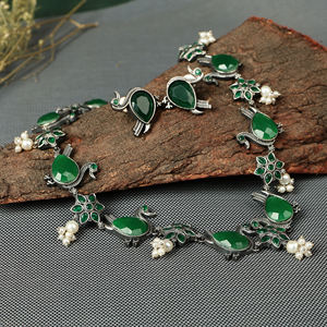 Conjunto de Collar de Plata Oxidada con Diseño de Pavo Real y Piedra Verde, Joyería India, Regalo para Ella - Product Image 1