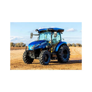 Tractores agrícolas CNH listos para su envío a revendedores de equipos y agricultores - Product Image 2