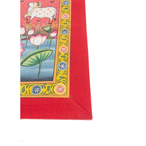 Tapisserie murale en tissu de coton rouge et orange style bohème Pichwai Art pour décoration murale extérieure ou intérieure avec fonction de suspension - Product Image 4