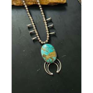Collar de Plata de Ley y Turquesa Pilot Mountain con Diseño de Flor de Calabaza, Joyería Coleccionable de Origen Navajo - Product Image 4