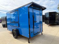 Remorque de transport fermée bleue 7x18 à double essieu avec freins électriques, modèle V Nose, Blackout, 3500 lb
